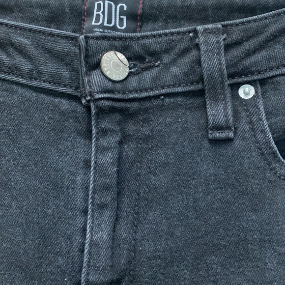 BDG Ultra Wide Leg High Rise Cropped Jeans SIZE 25 Black Raw Edge Sz 2 - Picture 3 of 9